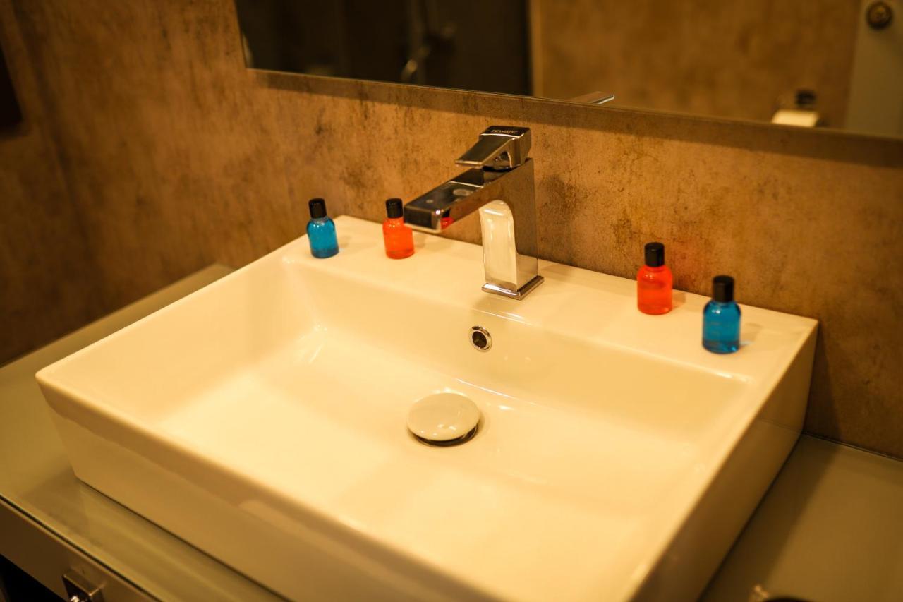 Petra Hotel Tuzla Istanbul Bagian luar foto